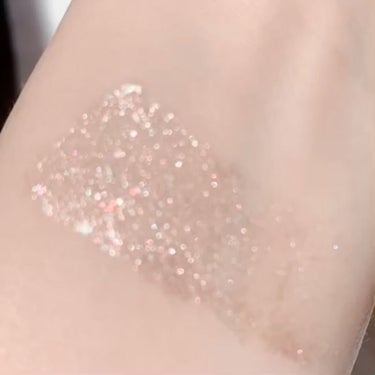 プリズムシャイングリッター/BLEND BERRY/リキッドアイシャドウの動画クチコミ4つ目