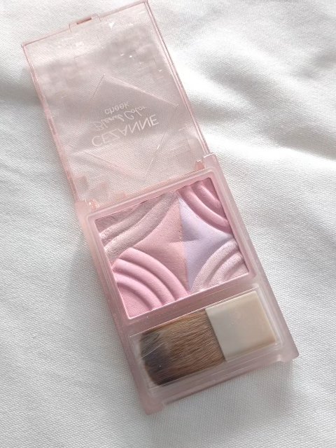 血色チーク✕艶パール💐
CEZANNE　ブレンドカラーチーク
02ムードピンク

使いやすくて毎日使ってる〜🫶🫶🫶

プチプラなのに優秀👏
大人も使いやすいからオススメ🥰🫶