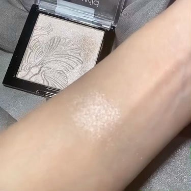 MegaGlo Highlighting Powder/wet 'n' wild/パウダーハイライトを使ったクチコミ（2枚目）