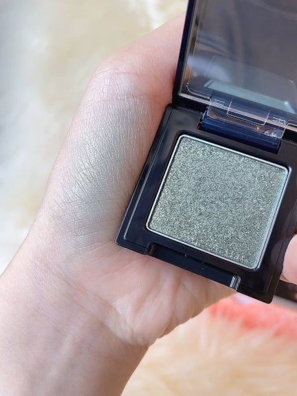 ラズル アイカラー/エレガンス ラズル /単色アイシャドウの人気ショート動画