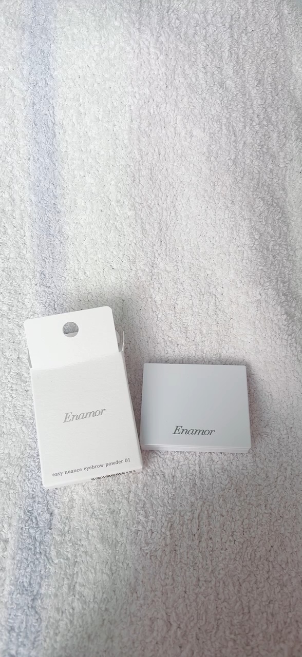 ♡
♡
♡
Enamor
イージーニュアンスアイブロウパウダー
01　ナチュラルブラウン

ふんわりナチュラルなのに、ちゃんと立体感。
“抜け感ブラウン”が本当に可愛い…🤎

パウダーなのに粉っぽさゼロで、
眉に溶け込むように仕上がるから