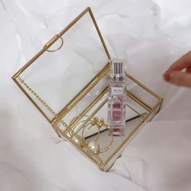 Dior Beauty Lovers on LIPS 「女性らしい甘さと、さわやかな香りを兼ね備えた「ミスディオールブ..」（2枚目）