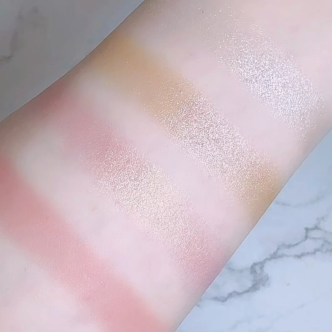 リュクス アイシャドウ クォード グロウ ウィズ ラブ コレクション ミルキー ウェイ リュクス アイシャドウ クォード/BOBBI BROWN/アイシャドウパレットを使ったクチコミ（3枚目）