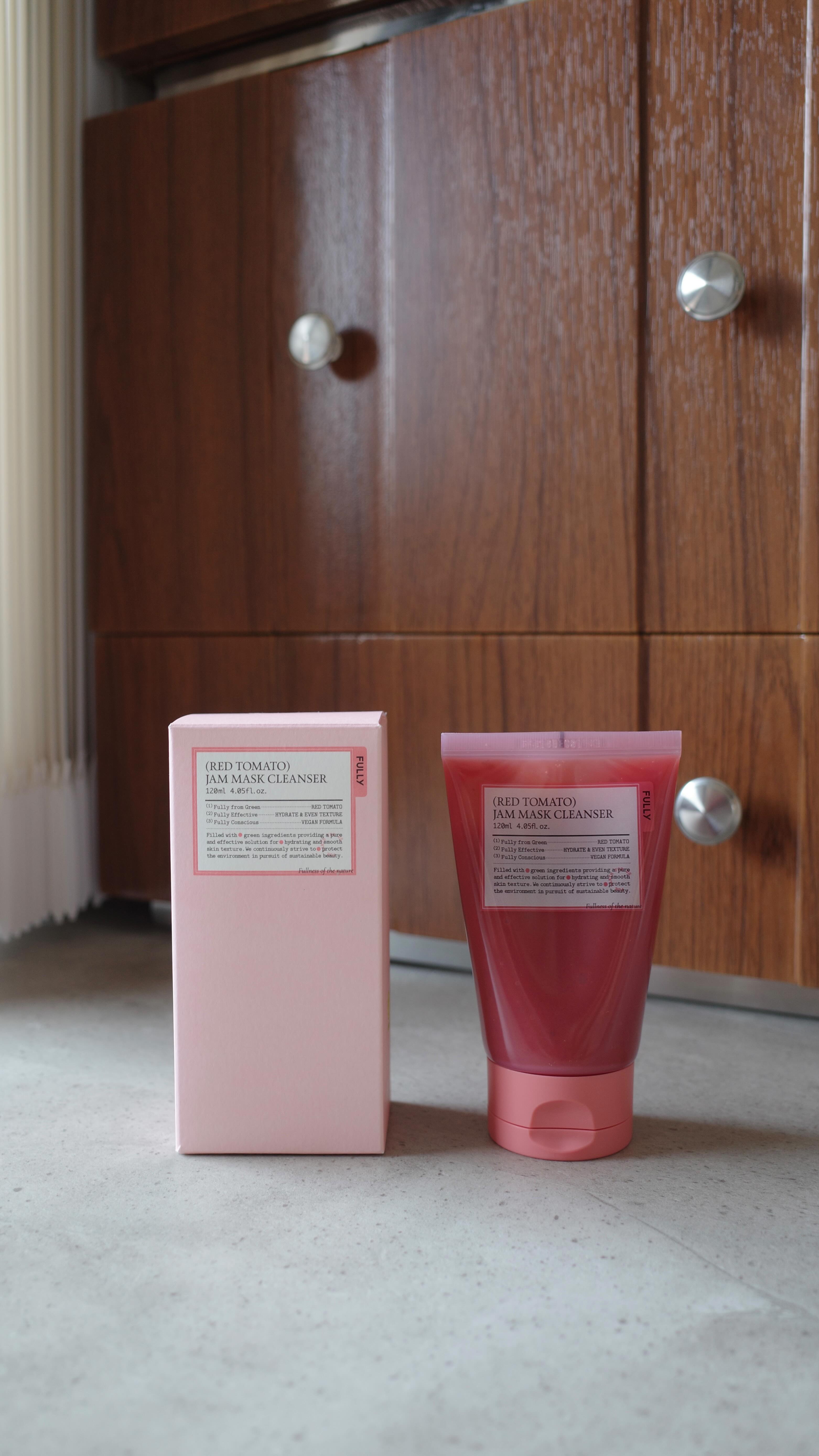 @fully_japan のレッドトマトジャムマスククレンザー🍅✨

まるでトマトジャム(私的にはケチャップに見えたw)みたいな見た目で 使うたび気分が上がる洗顔料🫧 1本で 洗顔＋角質ケア＋マイルドスクラブ ができる「3 in 1仕様