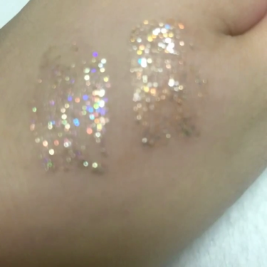 ダズルシャドウ リキッド ノット アフレイド トゥ スパークル/M・A・C/リキッドアイシャドウを使ったクチコミ（2枚目）