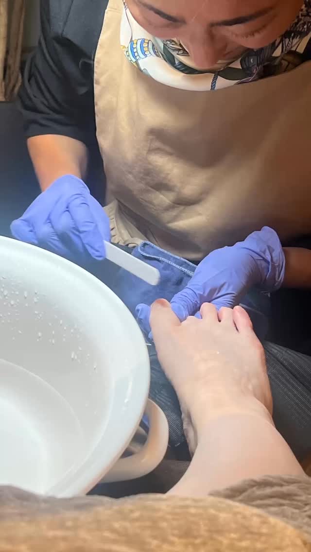 👣🤎

フットはジェルじゃなくてポリッシュ派☺️
いろいろとお世話になってる @hudson_studio_jp のゆうこさんに、フットケアとポリッシュネイルをお願いしましたー👣

秋っぽくCHANELのブラウンに。迷ったもう1色をポ