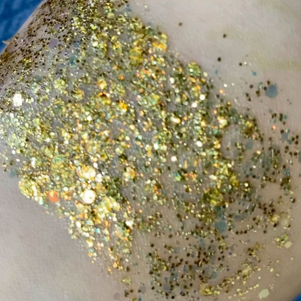 グリッタージェルベリオネア/ColourPop/グリッターの動画クチコミ5つ目