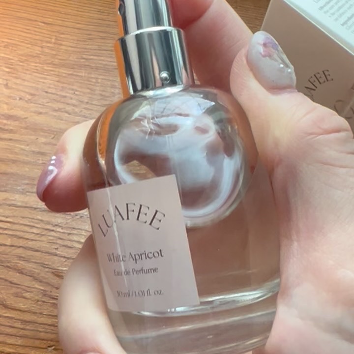 ホワイトアプリコット/LUAFEE/香水(レディース)を使ったクチコミ（3枚目）