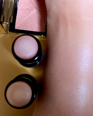 ハイライタークチュール/YVES SAINT LAURENT BEAUTE/パウダーハイライトの動画クチコミ1つ目