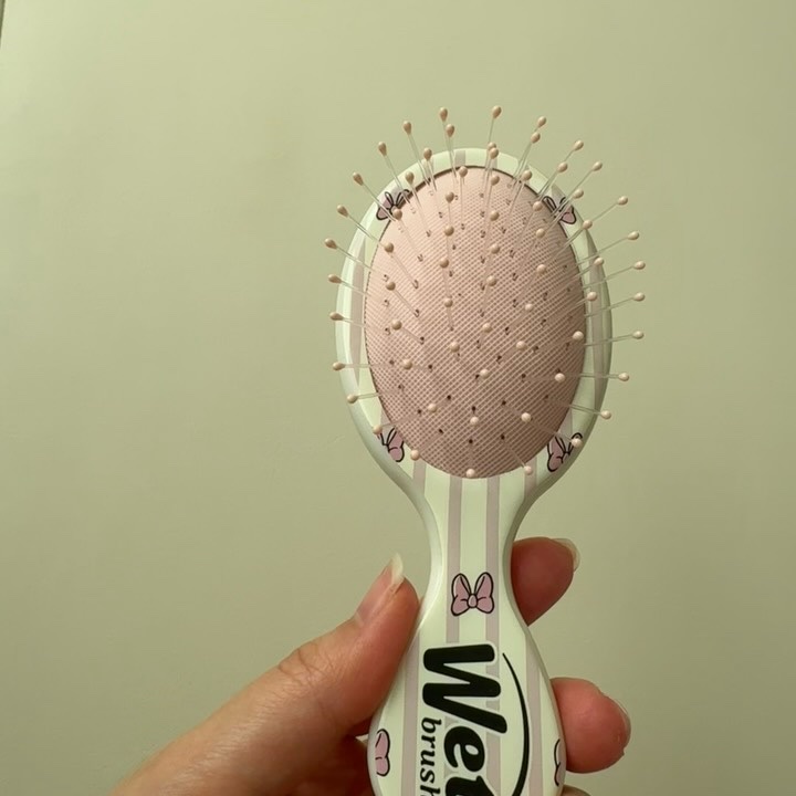 ウェットブラシ ディズニー ミニディタングラー ハローミニー/ウェットブラシ/ヘアブラシを使ったクチコミ（2枚目）