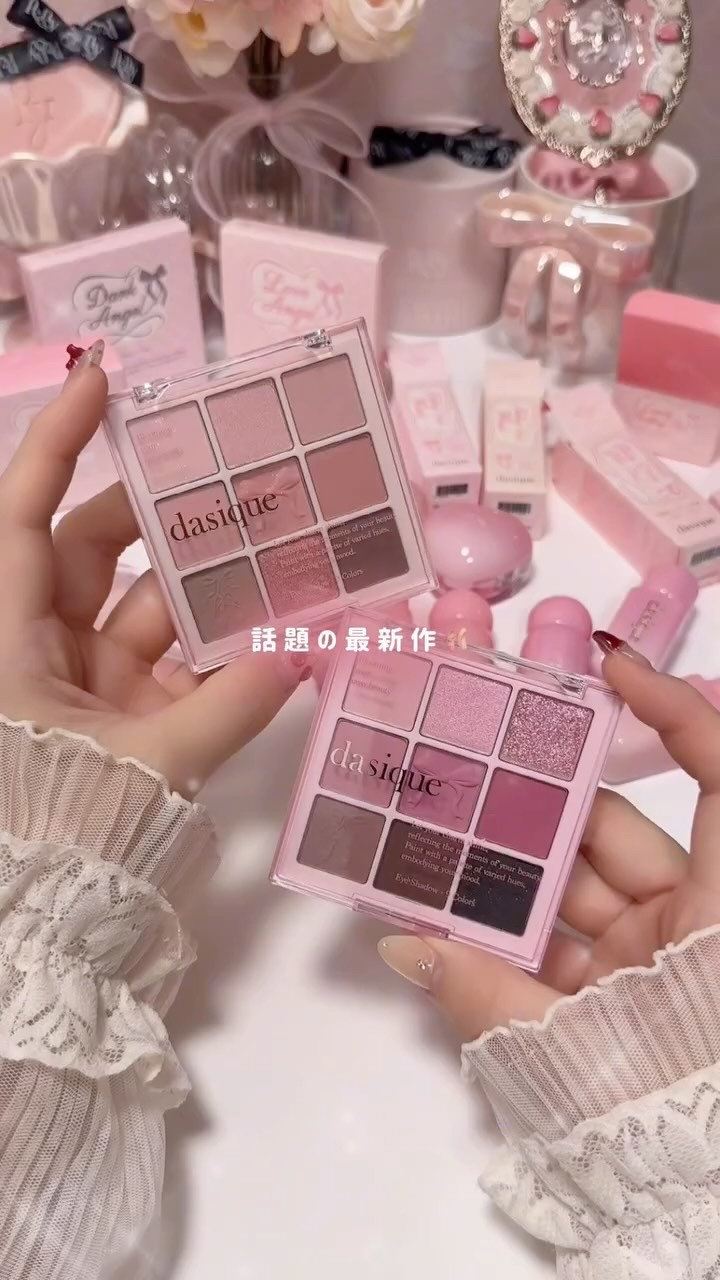 下半期1番きゅんとした ( ߹꒳߹ )

デイジーク新作のバレエコアコレクション🦢🩰

アイシャドウ以外は
昨日のリールで紹介してます☝🏻⸝⋆

ロフトで先行販売中で、
11/1〜Qoo10で発売予定だよ🤍 ˊ˗

@dasique