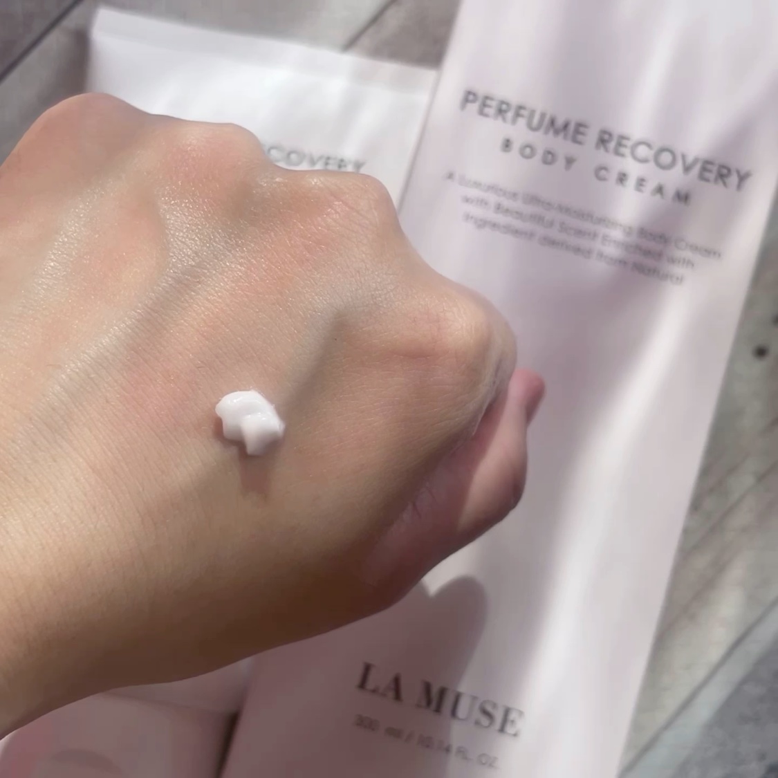 パフューム リカバリーボディクリーム/ラミューズ/ボディクリームの動画クチコミ4つ目