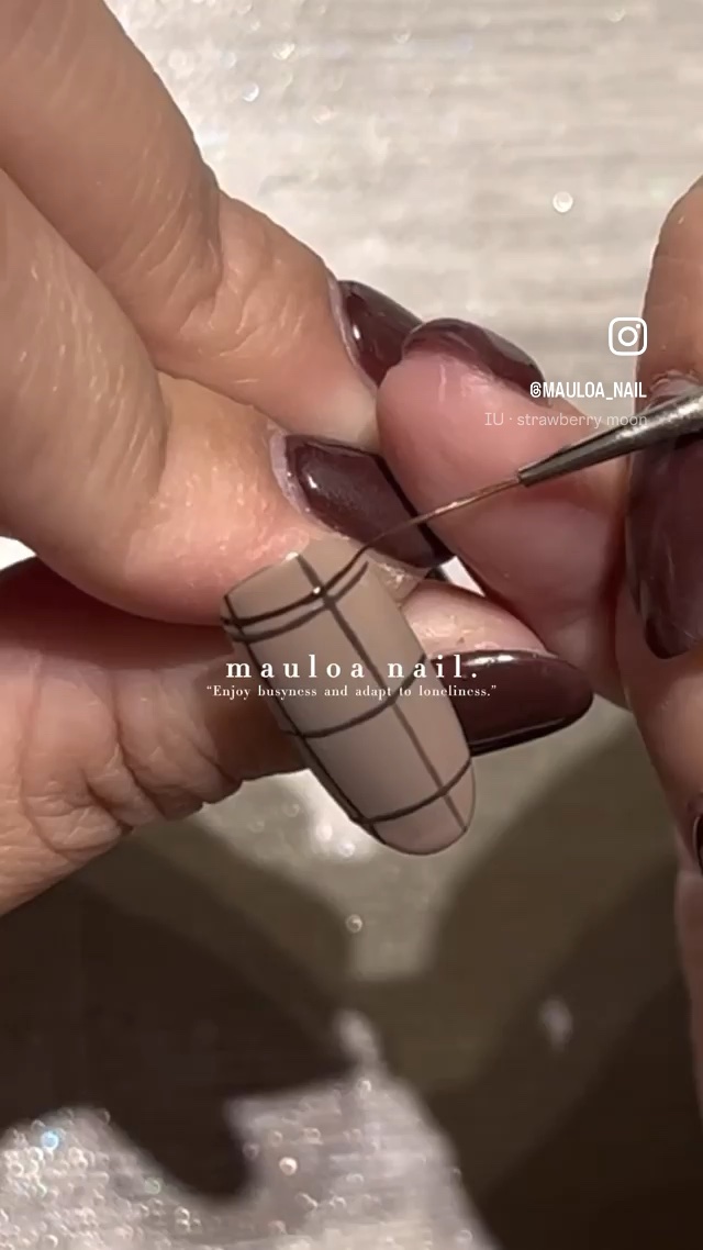 #パールネイル,#ネイル,#ビジューネイル,#アートネイル,#秋ネイル,#ミラーアートネイル,#チェック柄ネイル,#オータムネイル,#ジュエリーネイル,#ミラーネイル,#手書きアートネイル,#マスタードネイル,#ブラウンネイル,#リングネイル,#秋ネイル,#天王寺ネイルのネイルデザイン