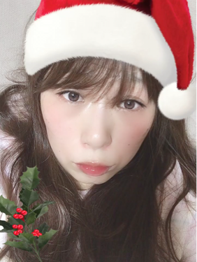 遅ればせならが、
🎄メリークリスマス🎅

スッピンながら、失礼します。
皆さんは、サンタさんは
来たのかな？？

私は、来なかったなぁ💦
あぷりのスノーを使い加工しました
 
👄唇だけ💋無印の美容液リッ