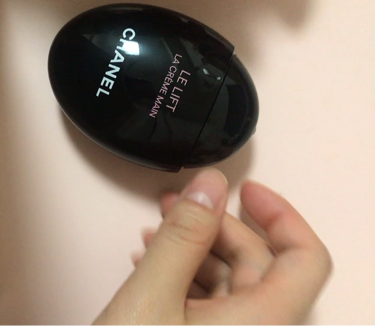ル リフト ラ クレーム マン/CHANEL/ハンドクリームを使ったクチコミ（2枚目）