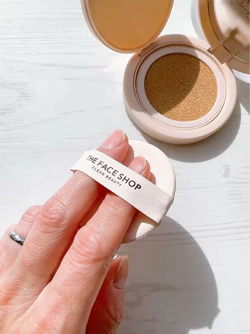 インクラスティングクッションファンデーション/THE FACE SHOP/クッションファンデーションを使ったクチコミ（2枚目）