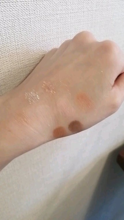 HOLDLIVE HONEYCOMB PALETTEのクチコミ「プチプラでこのかわいさは良き☆
Qoo10にて688円ほどでしたー❢
【使った商品】HOLD.....」(2枚目)