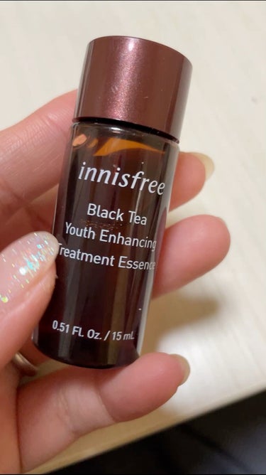 
innisfreeのブラックティーユーストリートメントエッセンス

美容液ですが、化粧水のようにさらさらした
テクスチャーでした😳✨

さらさらしてるのに、お肌に馴染ませると
しっかり密着して、頬はも