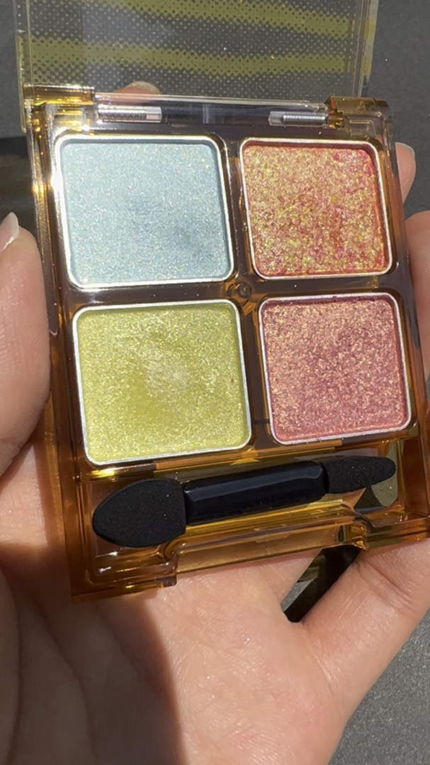 ビーチバカンスグリッターパレット/KATE/アイシャドウパレットの動画クチコミ3つ目