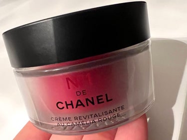 CHANEL
クリーム N°1 ドゥ シャネル


お気に入りのクリーム。
夜のスキンケアに欠かせない！

しっかり保湿されるのに
使い心地が軽くて伸びもGOOD!
常温のバターくらい柔らかいクリームで