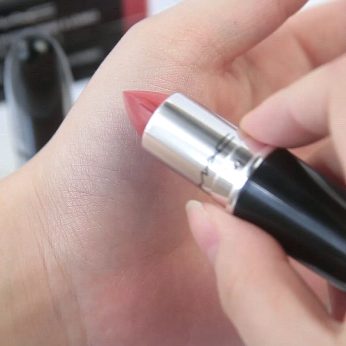 ラスターガラス リップスティック/M・A・C/口紅の動画クチコミ2つ目