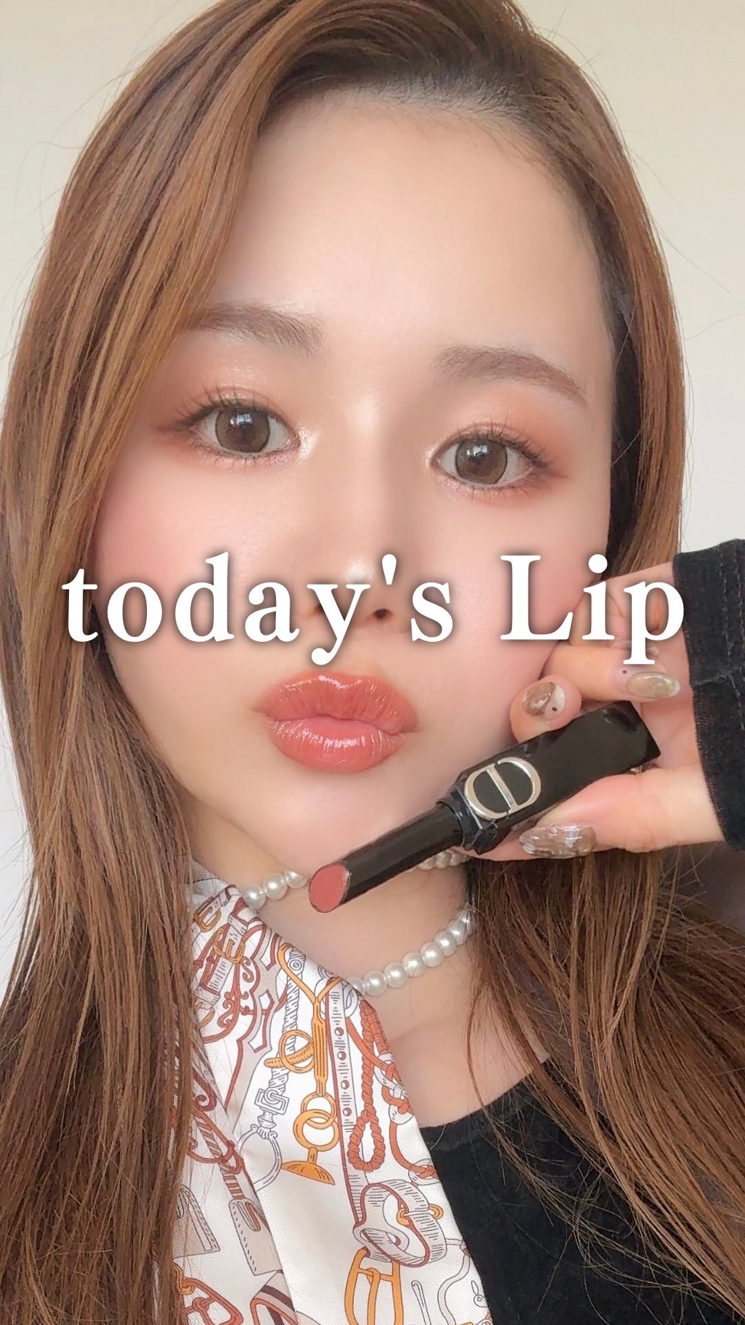 バズり散らかしたこのルージュ
個人的にも大好きで追加購入💄

今回ゲットしたカラーはこの時期どんぴしゃな
ヌーディなオレンジブラウン系🍩

細めのしずく型形状が超塗りやすいし
上品なむっちりツヤ、色落ちもしにくいから
やっぱ最高、、😮