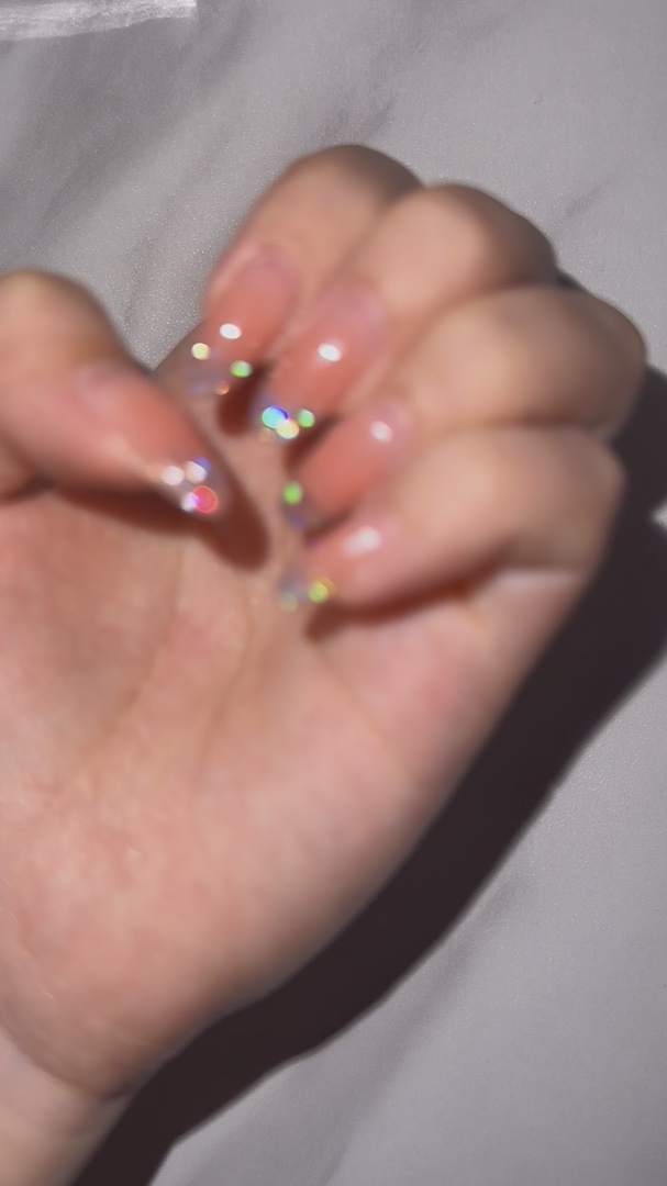 ネイル💅★*

このネイル結構気に入ってたのに爪折れて変えざるを得なくなった😭

#ネイル #キラキラ #キラキラネイル #可愛い #かわいい #新シーズンあか抜け計画 