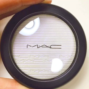 🎄🎅メリークリスマス🤶🎄
自分への「クリスマスプレゼント」という口実でゲットしました🎁😊

MAC
エクストラディメンションスキンフィニッシュ
ソフトフロスト

です！！

こちらはハイライトとしての使