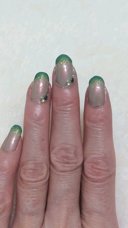 カラフルネイルズ/キャンメイク/マニキュアの人気ショート動画