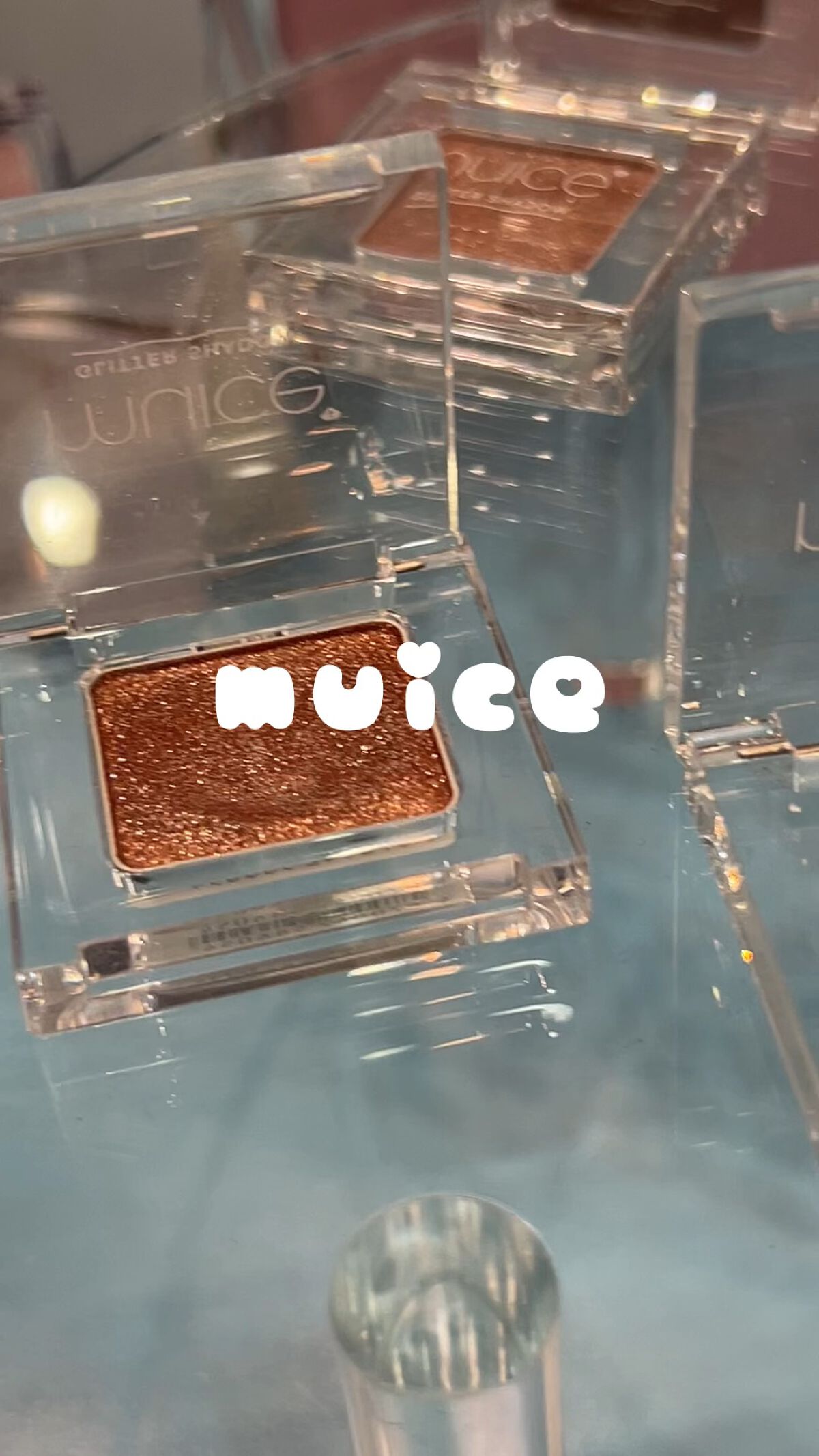 muice ミュアイス
うるみオンアイズ
⁡
880税込
⁡
01シャンパングリッター
03スウィートシュガー
⁡
高輝度な大粒ラメや微細パールが瞼の上で
チラチラと輝きデイリー使用できる、
上品なうるみEYE。
⁡
⁡
⁡
