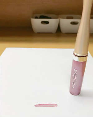 DAISO ルージュ ジェルのクチコミ「まさに、星くずのようなきらめき！！
真っ黒な空で、きらきら光ってる星みたい

塗った紙を放置し.....」（2枚目）