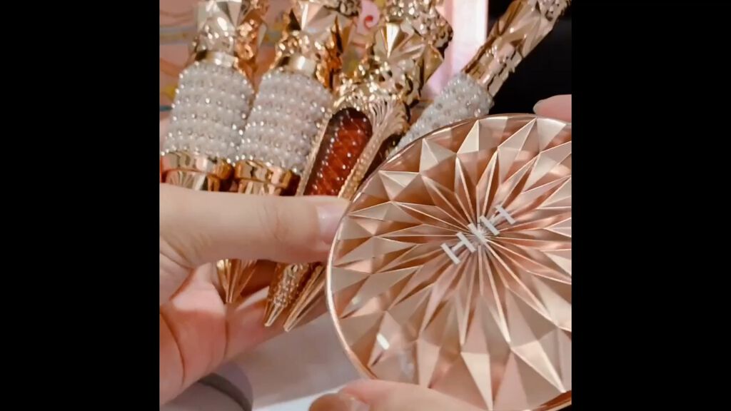 Qoo10 福袋/Qoo10/メイクアップキットの人気ショート動画