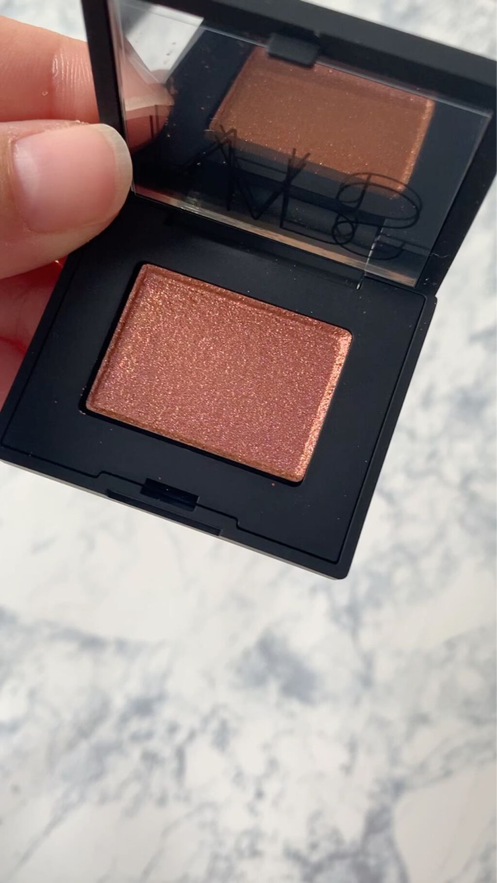 ハードワイヤードアイシャドー/NARS/単色アイシャドウの動画クチコミ3つ目