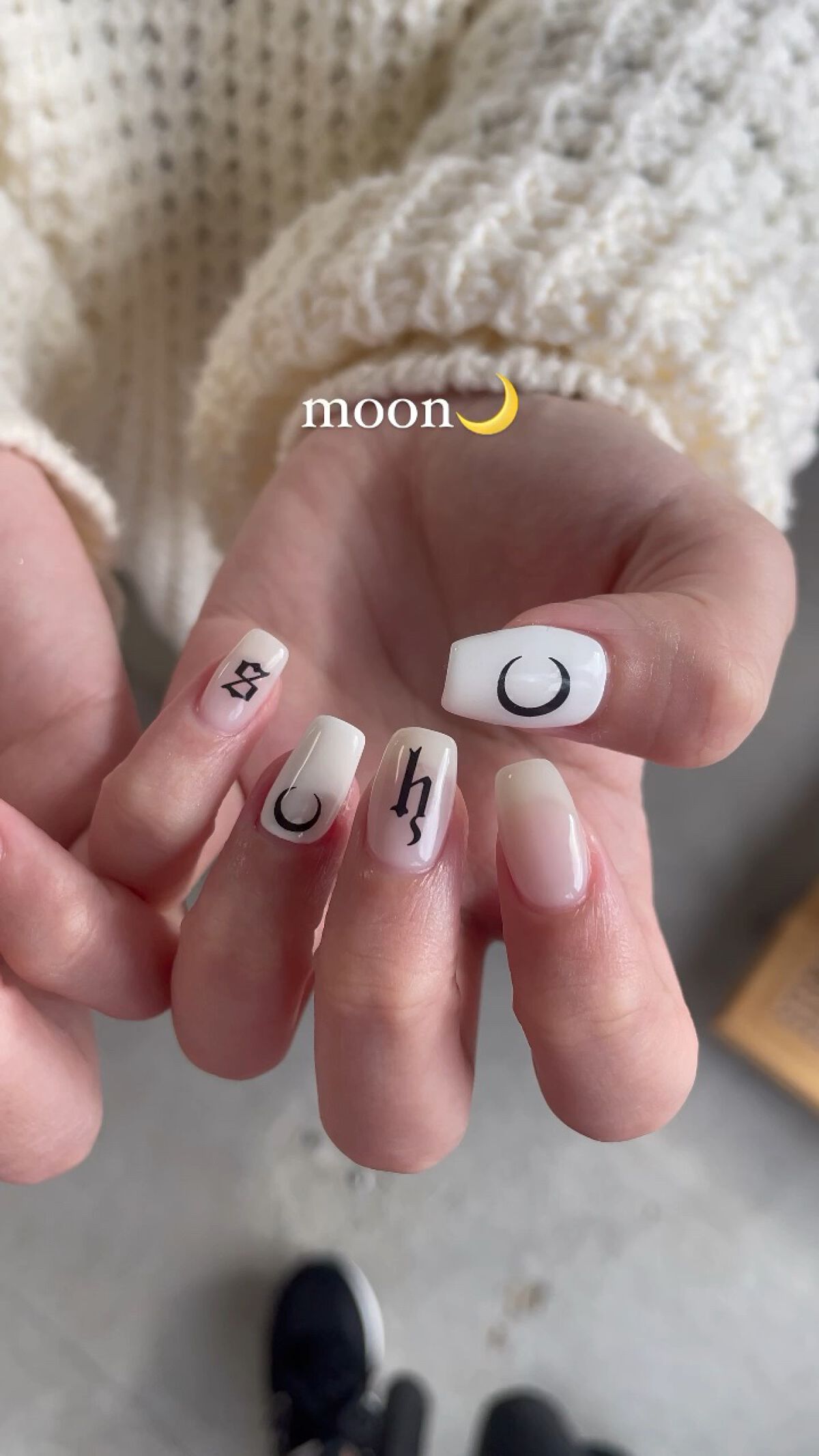 #ジェルネイル,#セルフネイル,#乳白色ネイル,#個性派ネイル,#白ネイル,#冬ネイルのネイルデザイン