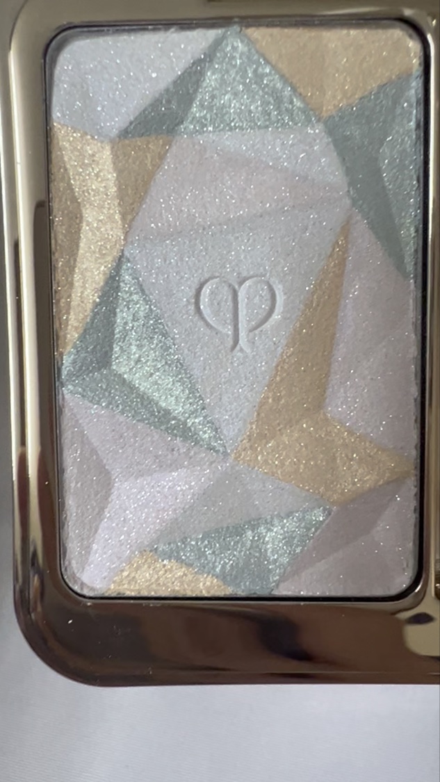 ル・レオスールデクラ /クレ・ド・ポー ボーテ/パウダーハイライトを使ったクチコミ（2枚目）