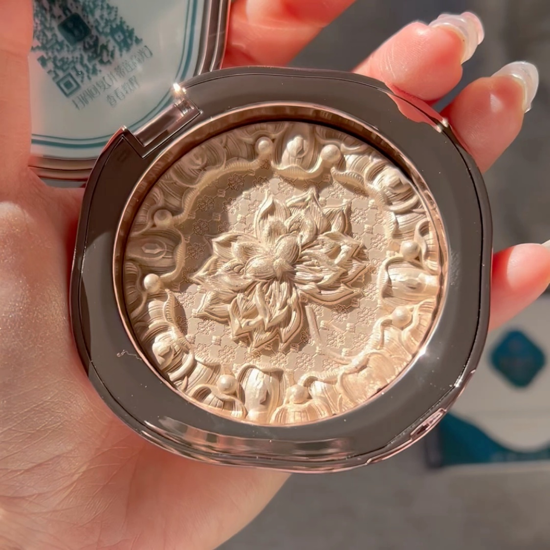 双蓮彫刻ハイライト/花西子/パウダーハイライトの動画クチコミ2つ目