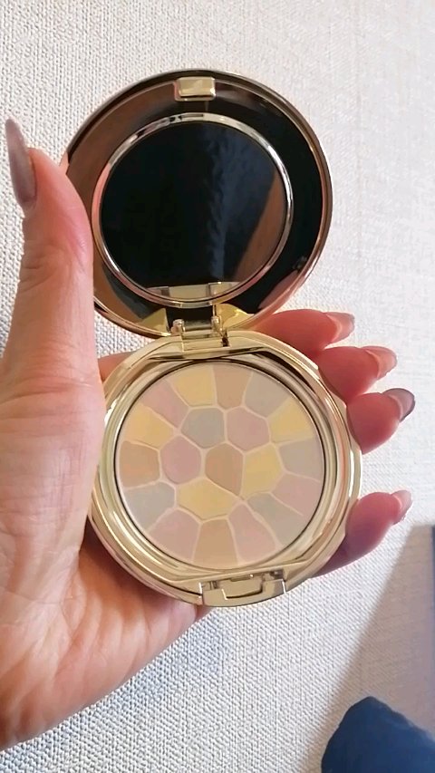 ラ プードル オートニュアンス/Elégance/プレストパウダーを使ったクチコミ（2枚目）