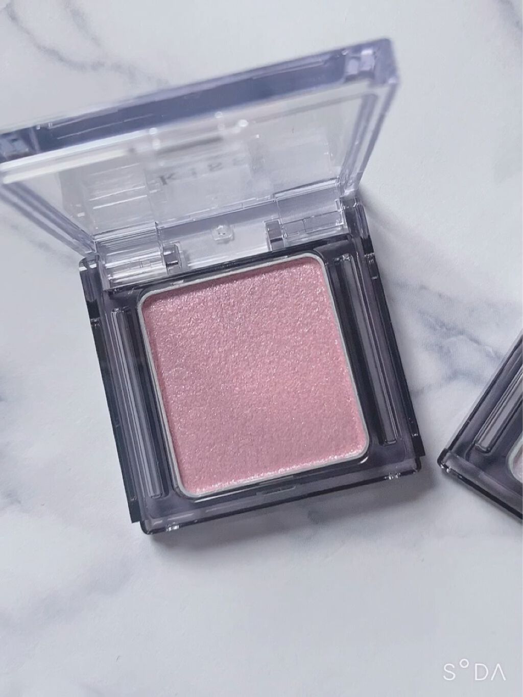  シアー グリッターアイズ/KiSS/単色アイシャドウの動画クチコミ5つ目