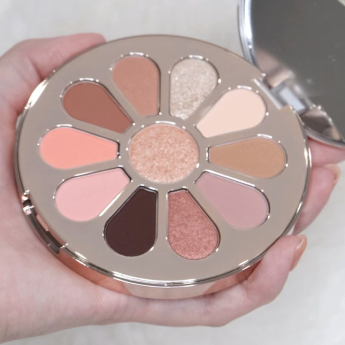 アイシャドウパレット/2aN/アイシャドウパレットの動画クチコミ1つ目