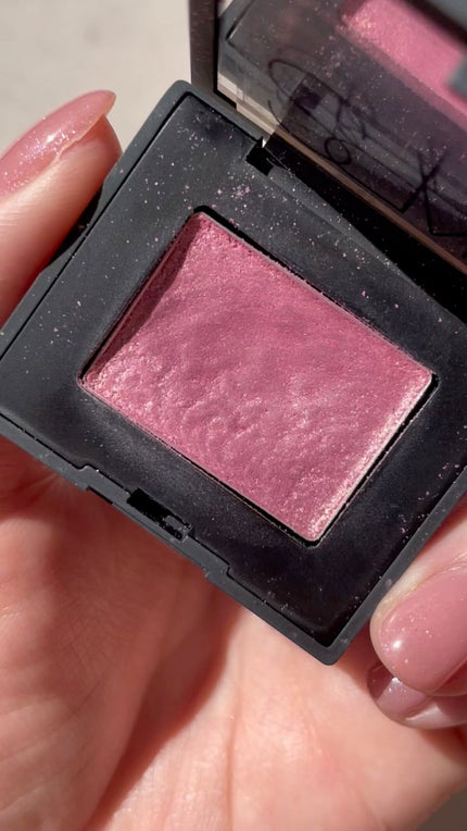 ハードワイヤードアイシャドー/NARS/単色アイシャドウの人気ショート動画