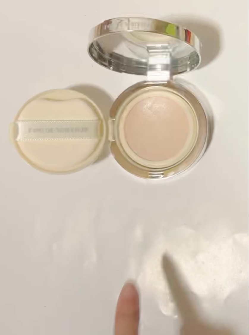 ANGELIC SATIN CUSHION/TWO SLASH FOUR/クッションファンデーションを使ったクチコミ（3枚目）