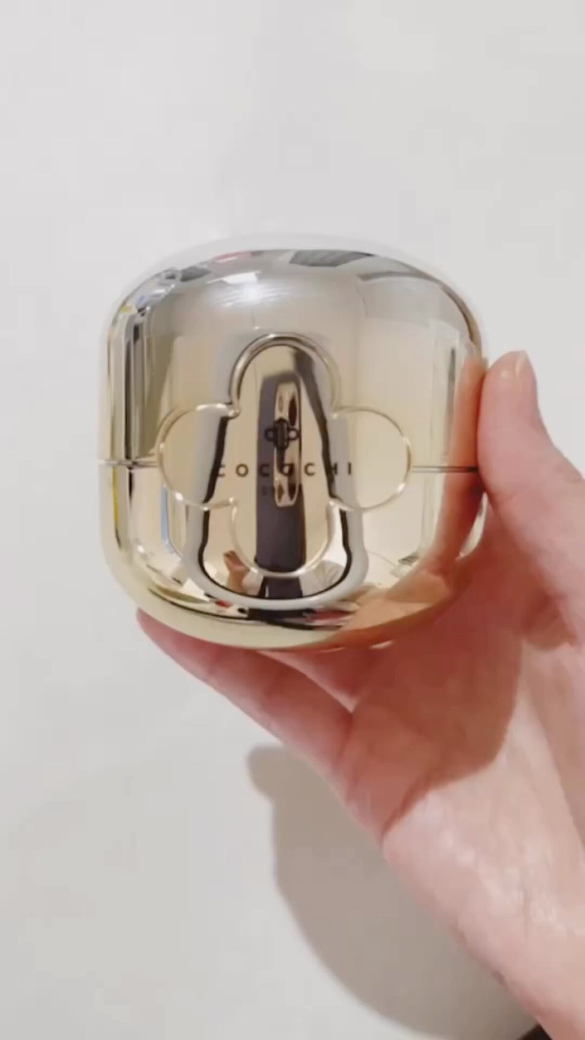 スペシャルケアで透明美肌へ

┈┈┈┈┈┈┈ ❁ ❁ ❁ ┈┈┈┈┈┈┈┈

高級感あふれるピカピカクリーム！

なんとクリームとマスクの２段構造でした❤️

ココチのフェイシャルエッセンスクリームマスクを
お試しさせていただきました✨

