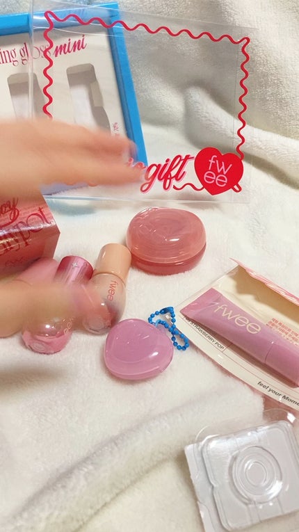 フィー リップアンドチーク グローイジェリーポット/fwee/リップグロスの人気ショート動画