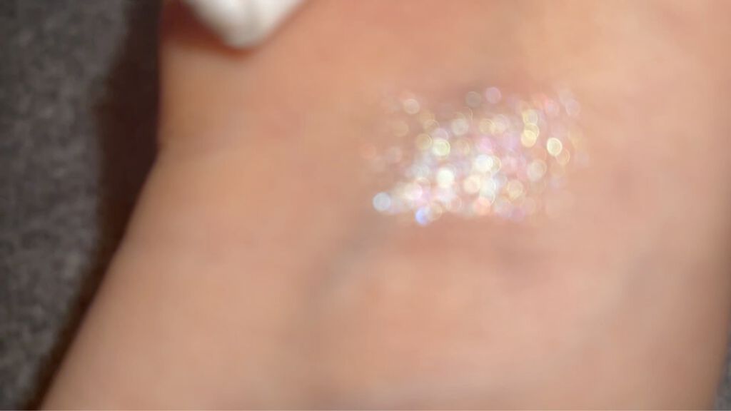 プリティー イージーグリッタースティック/unleashia/グリッターを使ったクチコミ（2枚目）