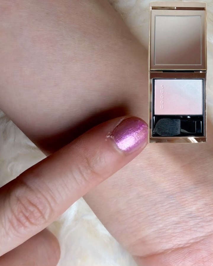 ブラーリング カラー ハイライター/SUQQU/パウダーハイライトを使ったクチコミ（2枚目）