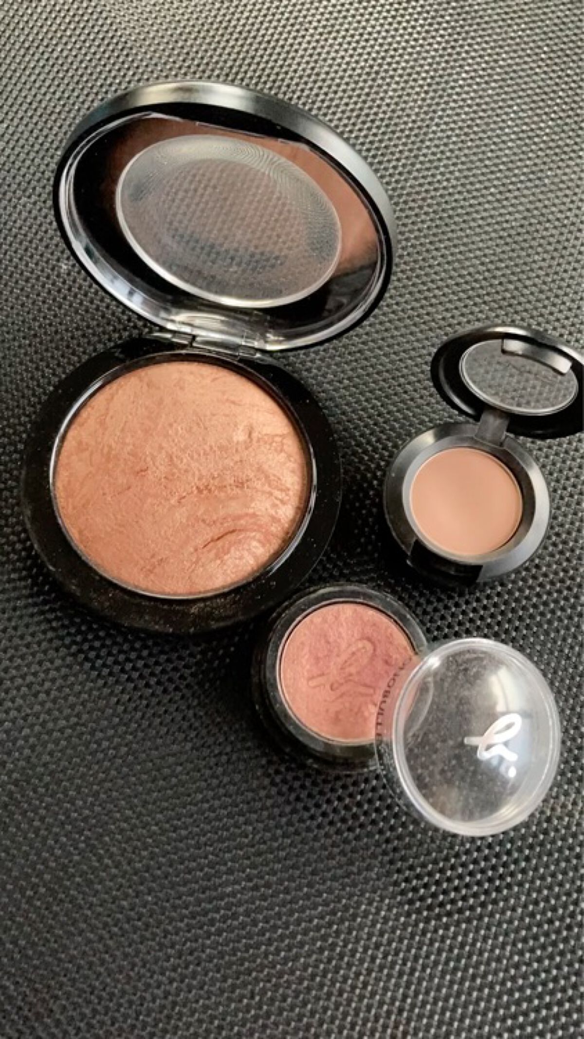 M·A·C ミネラライズ スキンフィニッシュ チーキー ブロンズ/M・A・C/パウダーハイライトを使ったクチコミ（2枚目）