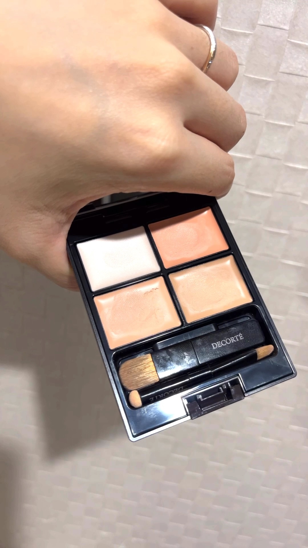 トーンパーフェクティング パレット/DECORTÉ/パレットコンシーラーの人気ショート動画