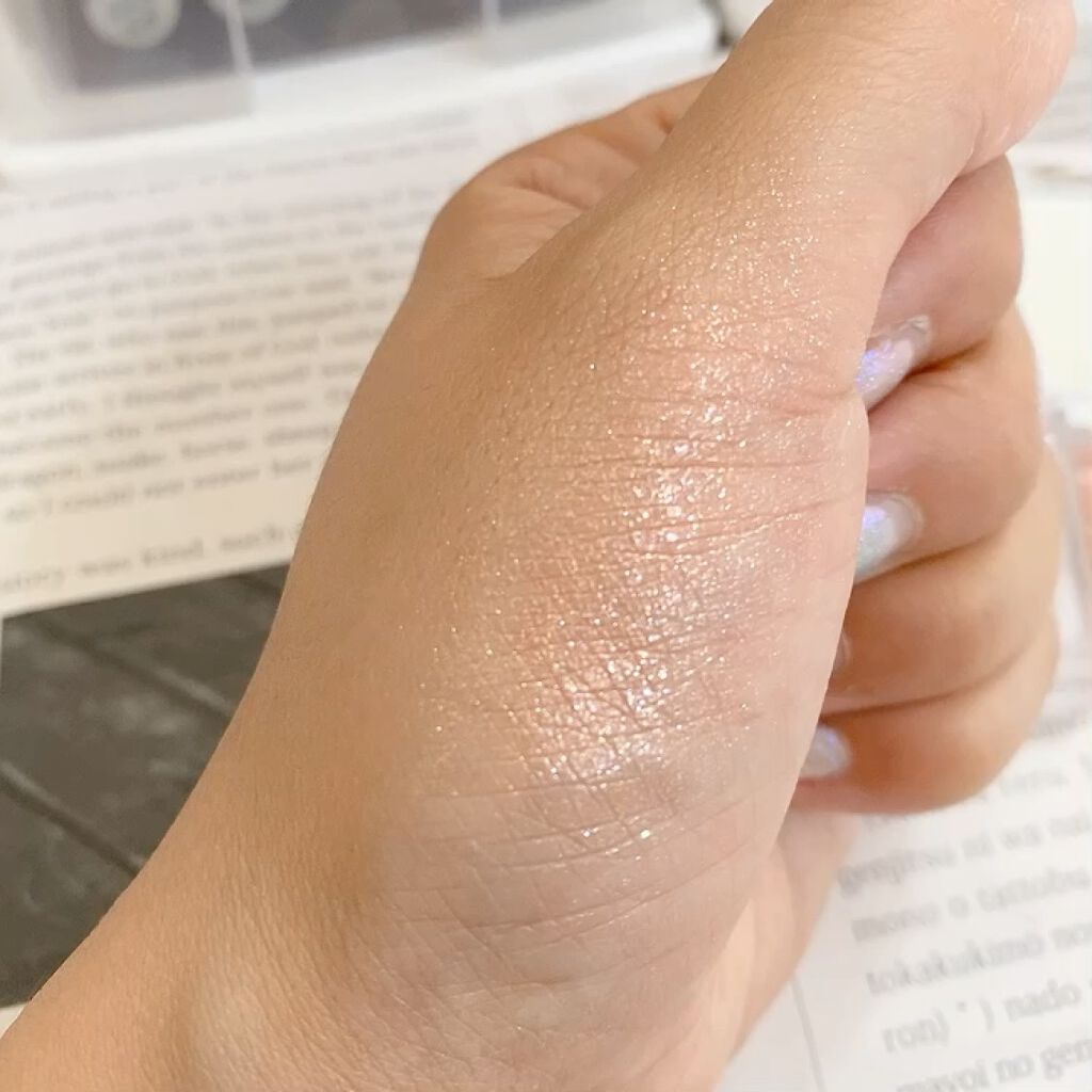 アイカラー プレイフル/エレガンス クルーズ/単色アイシャドウの動画クチコミ4つ目