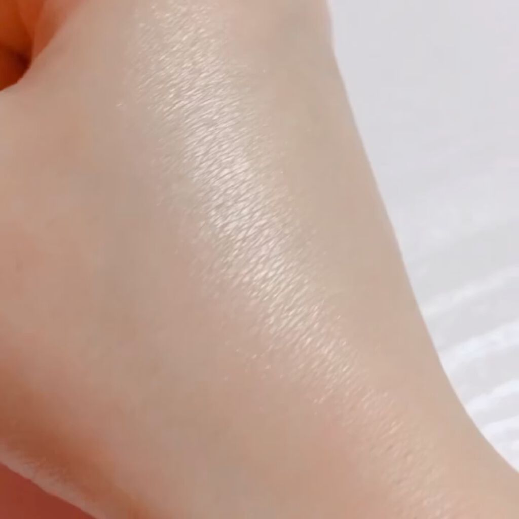 マットラディアンス ベイクドパウダー ハイライト01/ローラ メルシエ/パウダーハイライトを使ったクチコミ（2枚目）