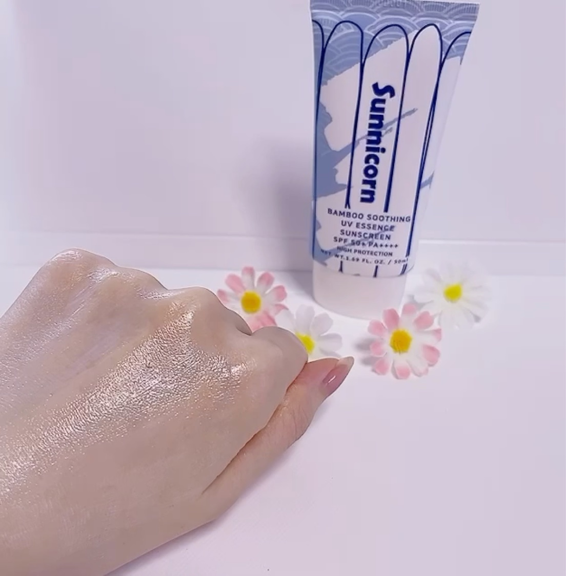 バンブースージングUVエッセンスサンスクリーン /Sunnicorn/日焼け止めローションの動画クチコミ1つ目